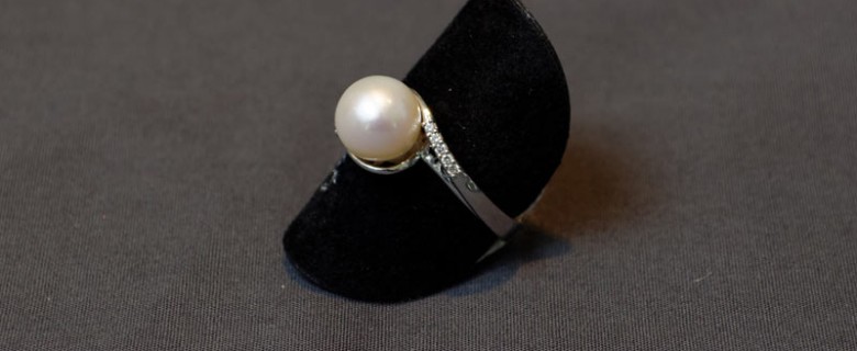 Anello con perla