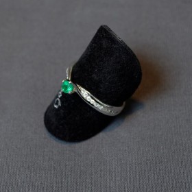 Anello con pietra smeraldo